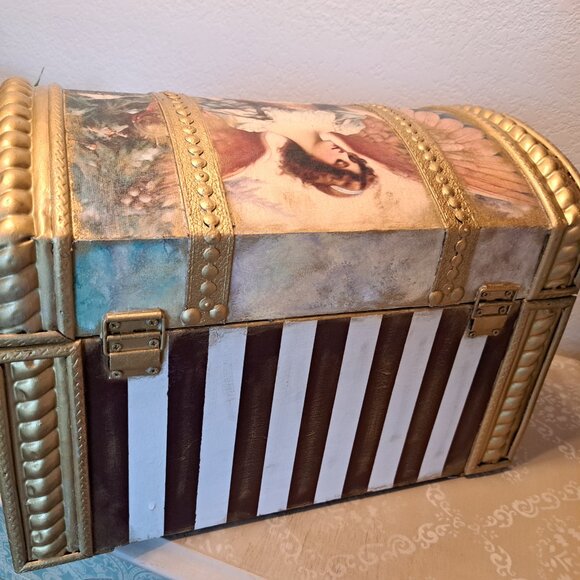Beautiful, Restyled Keepsake Box! - Picture 6 of 6